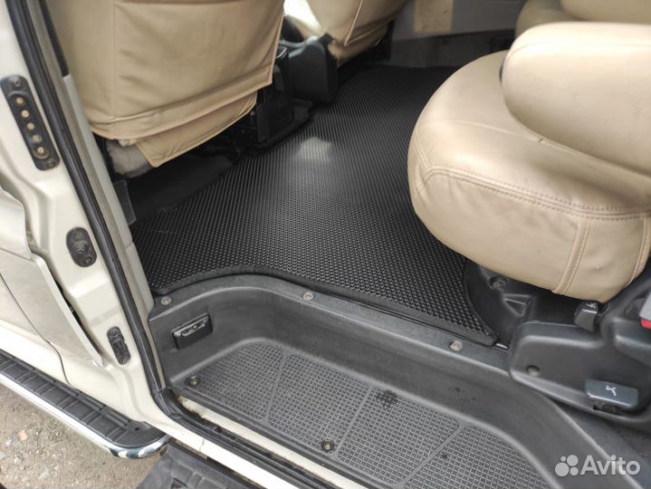 Автоковрики EVA на Mitsubishi Delica