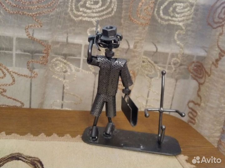 Статуэтки, фарфор, металл