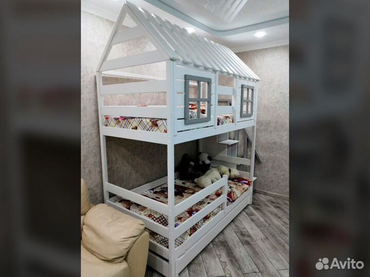 Двухъярусная кровать