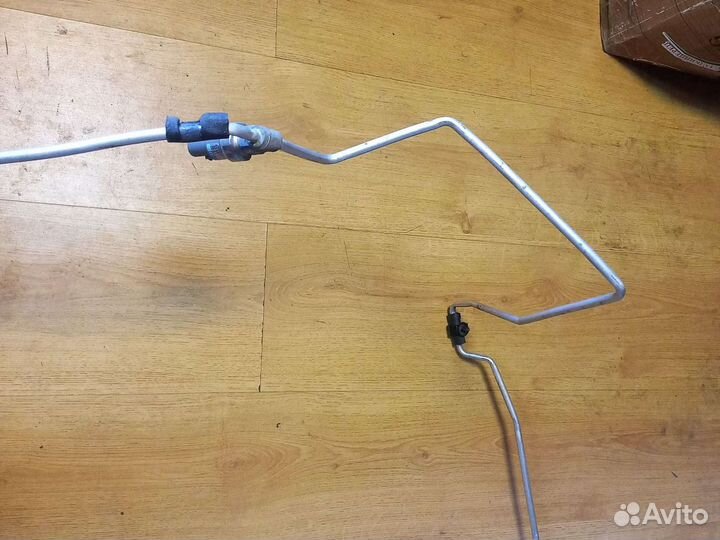 Трубка кондиционера на Субару Трибека 08г.в