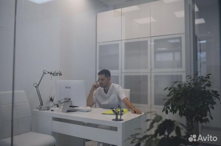 Врач стоматолог хирург имплантолог