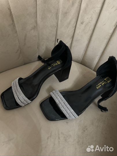 Босоножки женские на каблуке