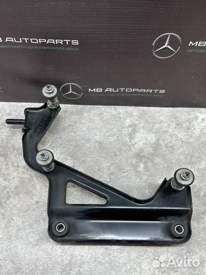 Кронштейн задний Mercedes-Benz Cls350 C218