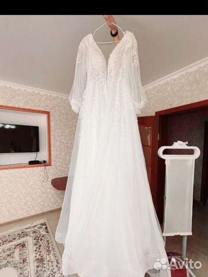 Свадебное платье 44 46 со шлейфом