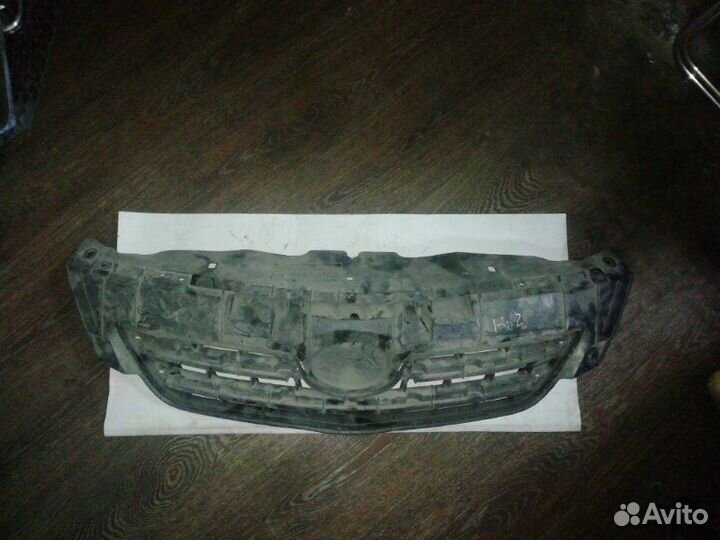 Решетка радиатора передняя Toyota Corolla 150