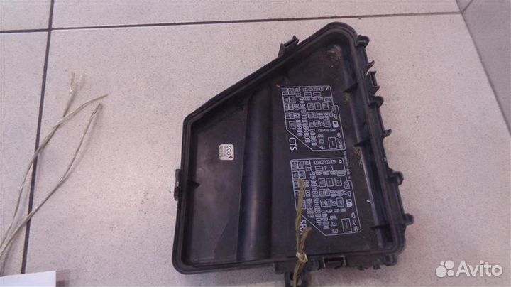 Крышка блока предохранителей Cadillac SRX 2003-20