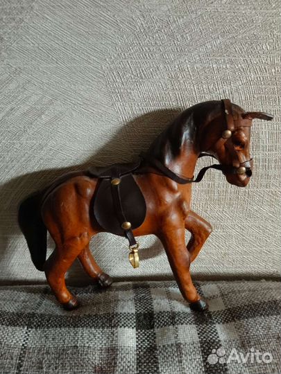 Конь статуэтка