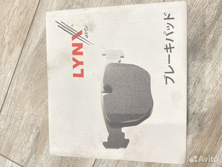 Колодки тормозные передние с датчиками