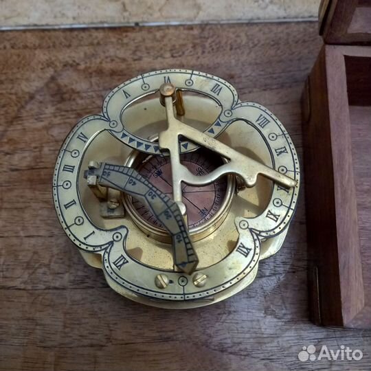 Компас Солнечные часы