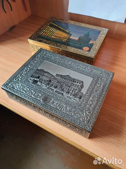 Коробки жестяные винтажные