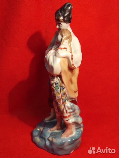 Фарфоровая статуэтка Майская ночь