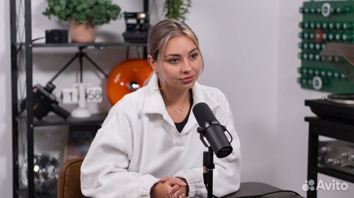 Подкаст студия с оператором, интервью, вебинар