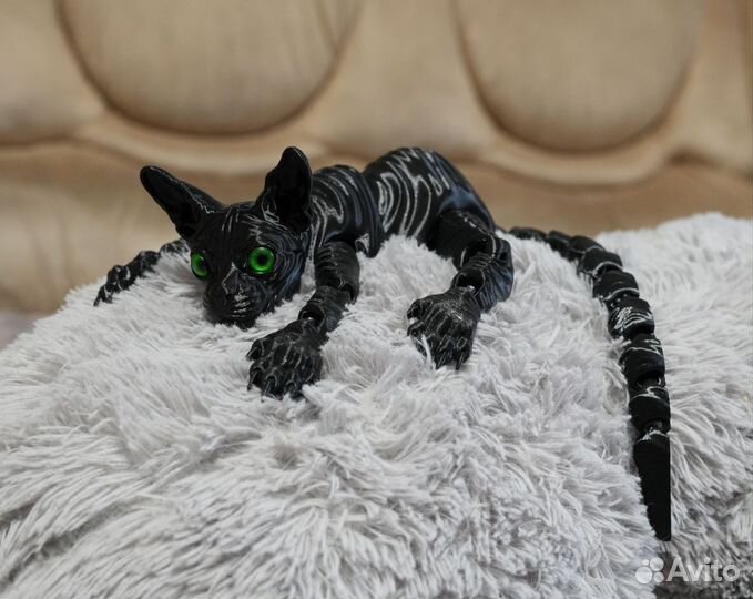 Подвижный котенок сфинкс с 