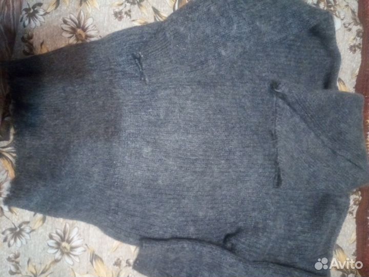 Свитер шерстяной