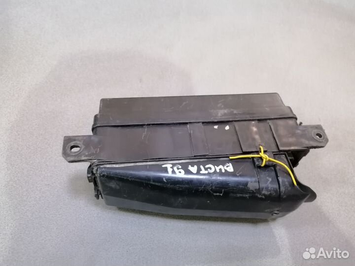 Блок предохранителей Toyota Vista 1991