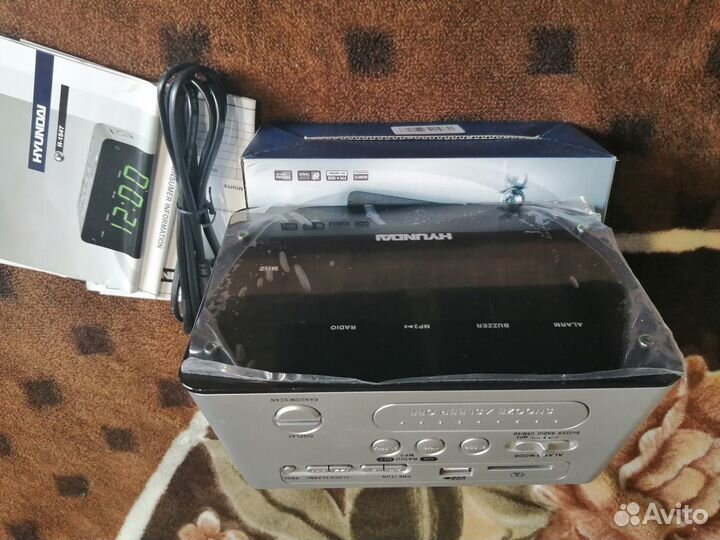 Радиобудильник Hyundai H-1547