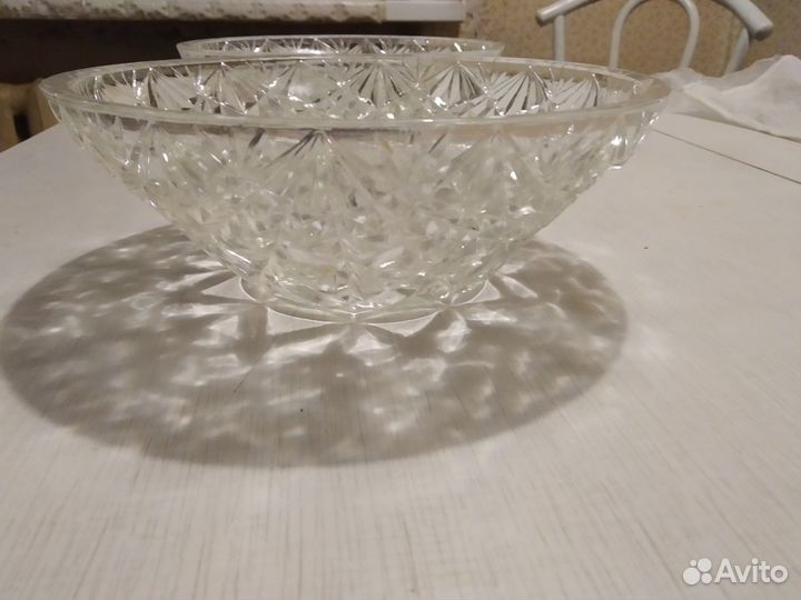 Две хрустальные салатницы