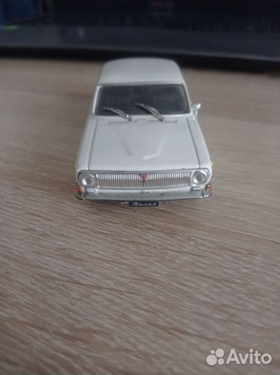 Модель автомобиля 1:43