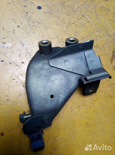 Крепление генератора Nissan Avenir PNW11 QG18DE