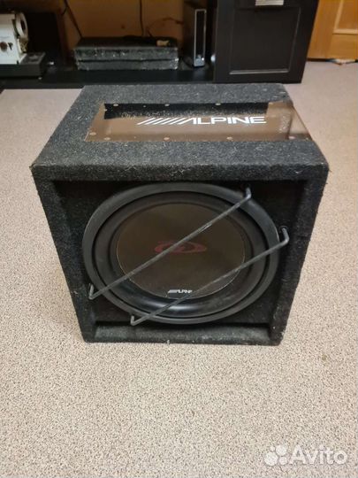 Автомобильный сабвуфер алпайн