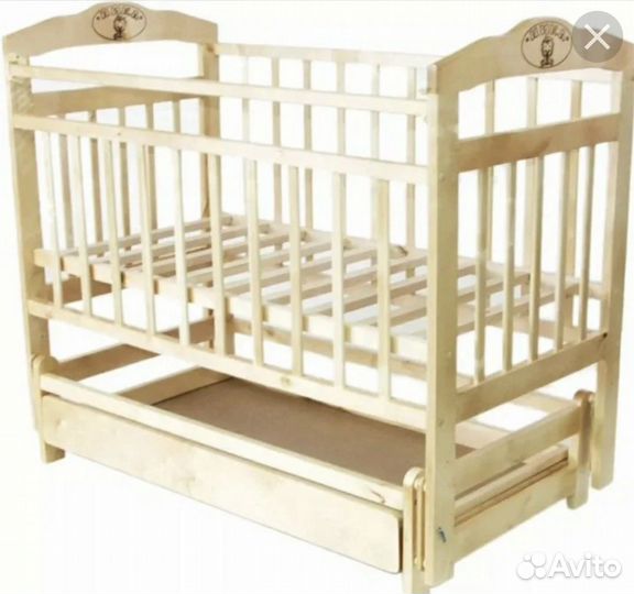 Детская кроватка с маятником