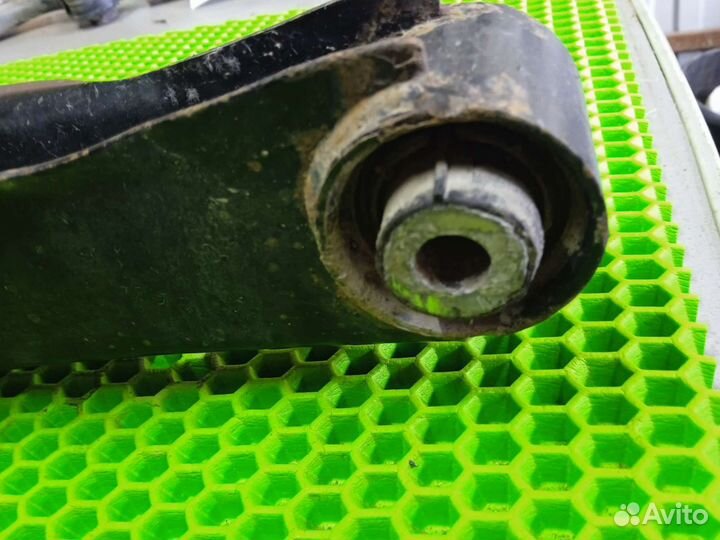 Задний рычаг volkswagen Passat B7 левый, нижний, с