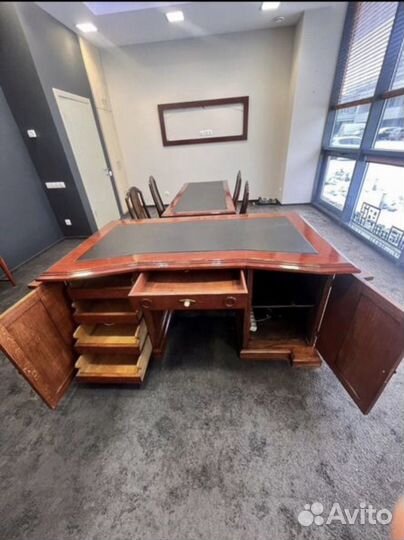 Набор антиквариатной мебели