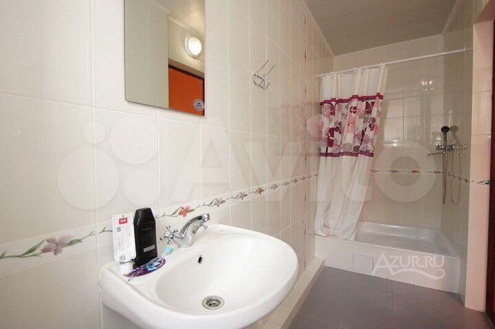 Коттедж 410 м² на участке 4 сот.