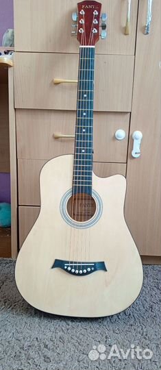 Акустическая гитара с тюнером