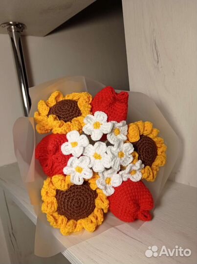 Букет из вязаных цветов