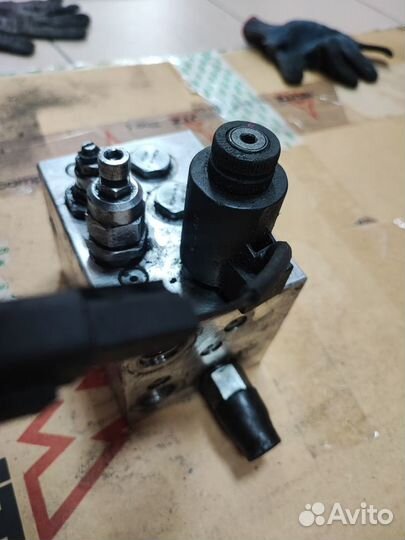 Блок загрузочный тормозной системы 31LM-40041