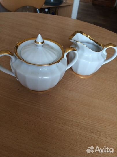 Сахарница и молочник