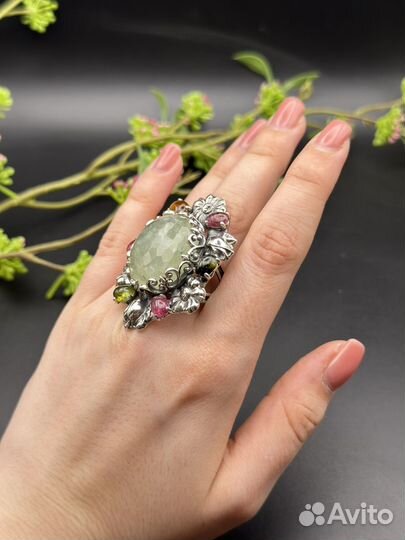Серебряное кольцо с пренитом и турмалинами
