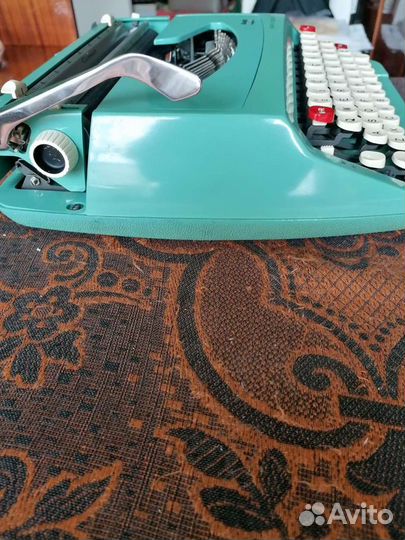 Печатная пишущая машинка