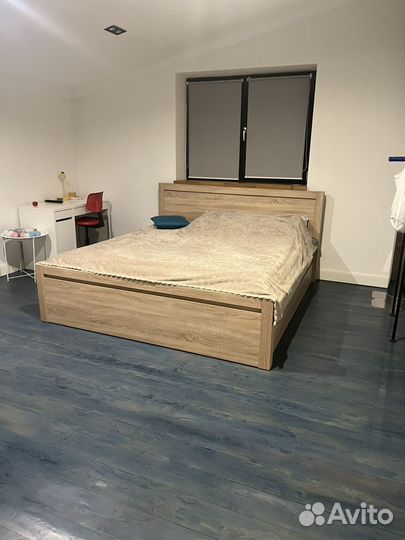 Кровать двухспальная с матрасом 1800х2000