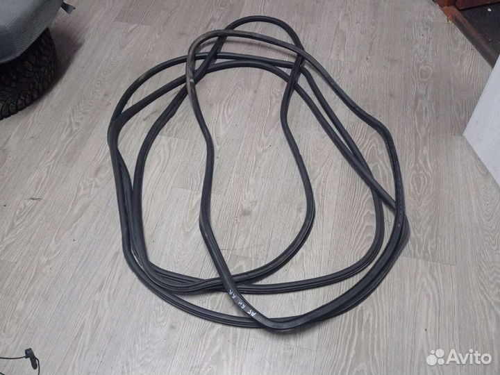 Уплотнитель двери Шкода Октавия А5