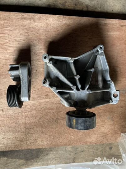 Кронштейн двигателя jaguar XF