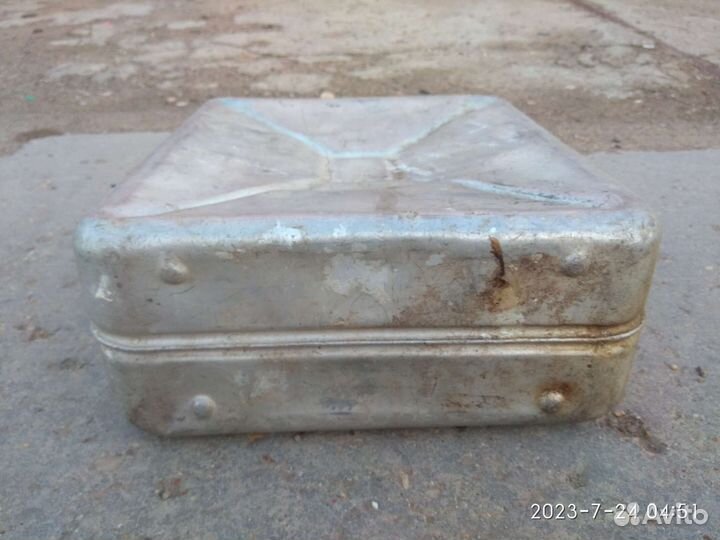 Канистры металлические 20 литров