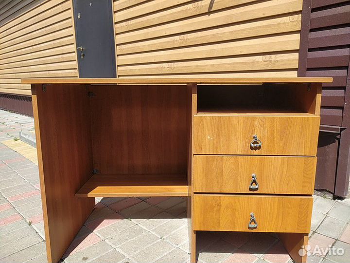 Письменный стол