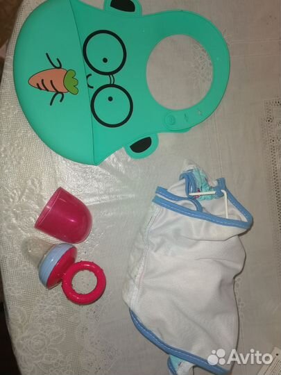 Слюнявчик, простынка на ванночку, ниблер новый
