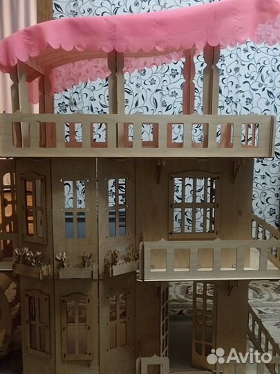 Большой кукольный домик