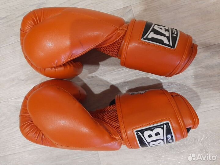 Боксерские перчатки