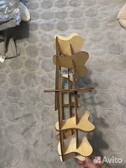 Деревянная лежанка для кота