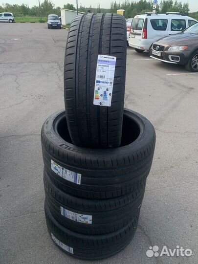 Michelin Pilot Sport 4 S 285/40 R23 и 325/35 R23 111Y