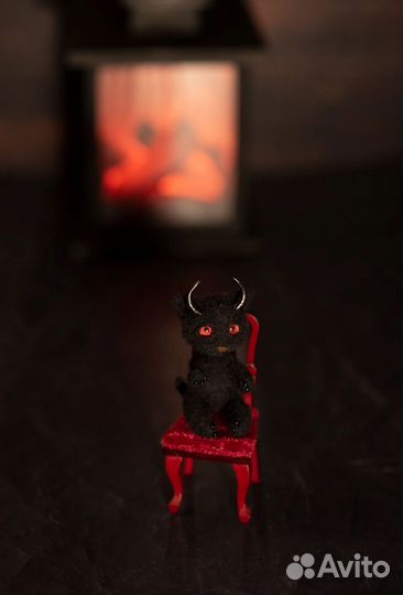 Игрушка брошка Фамильяр ручная работа