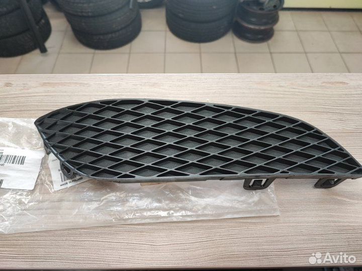 Заглушка противотуманной фары передняя правая Opel