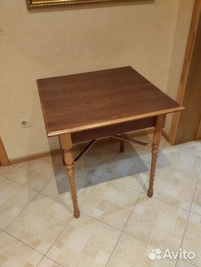 Стол обеденный