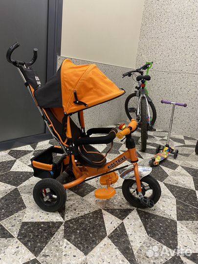 Детский велосипед с ручкой