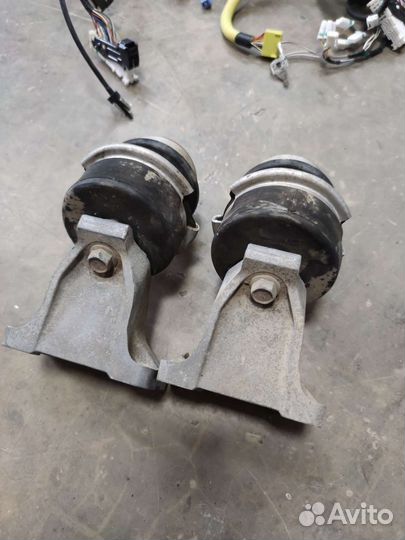 Подушки двигателя 3UZ