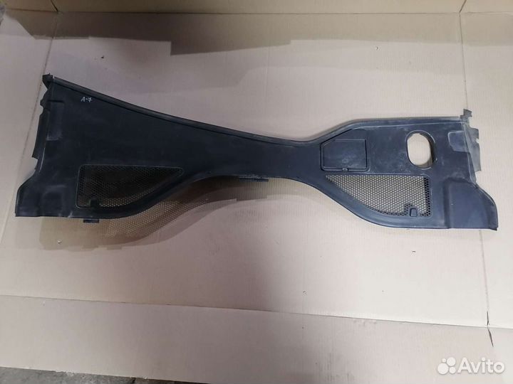 Жабо подкапотное Audi A7,VAG 4G8819447